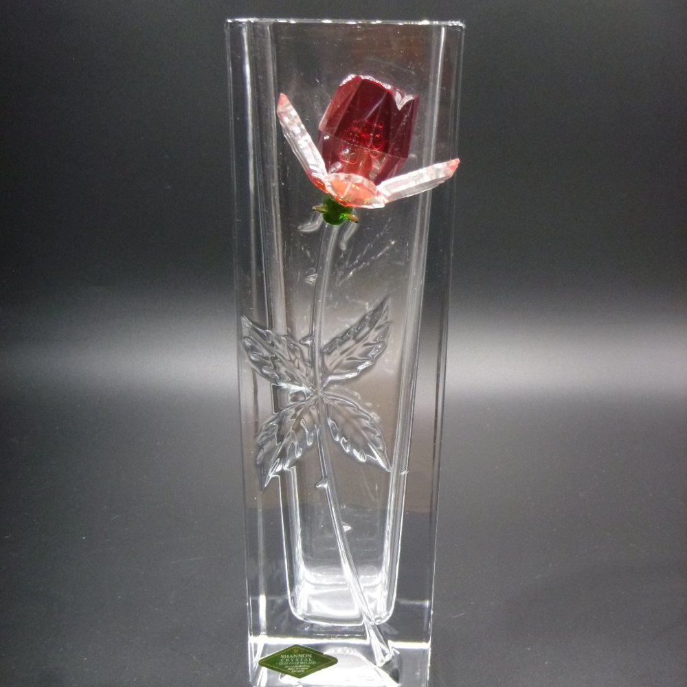 Beautiful 10 in Vase with 3D crystal flower
